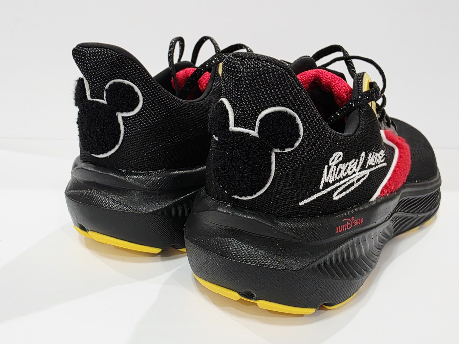 Brooks Ghost 17 MICKEY MOUSE RunDisney 2026 Limited Black Women 10 Wide D New thumbnail 8