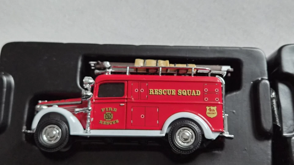 Matchbox models of yesteryear - YFE18 - Feuerwehr - 1950 Ford E83W Van OVP - Bild 4 von 4