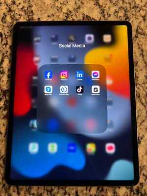iPad Pro 5th Gen 128GB, Wi-Fi+Cellular 12.9'' (Unlocked) w/ TikTok Installed