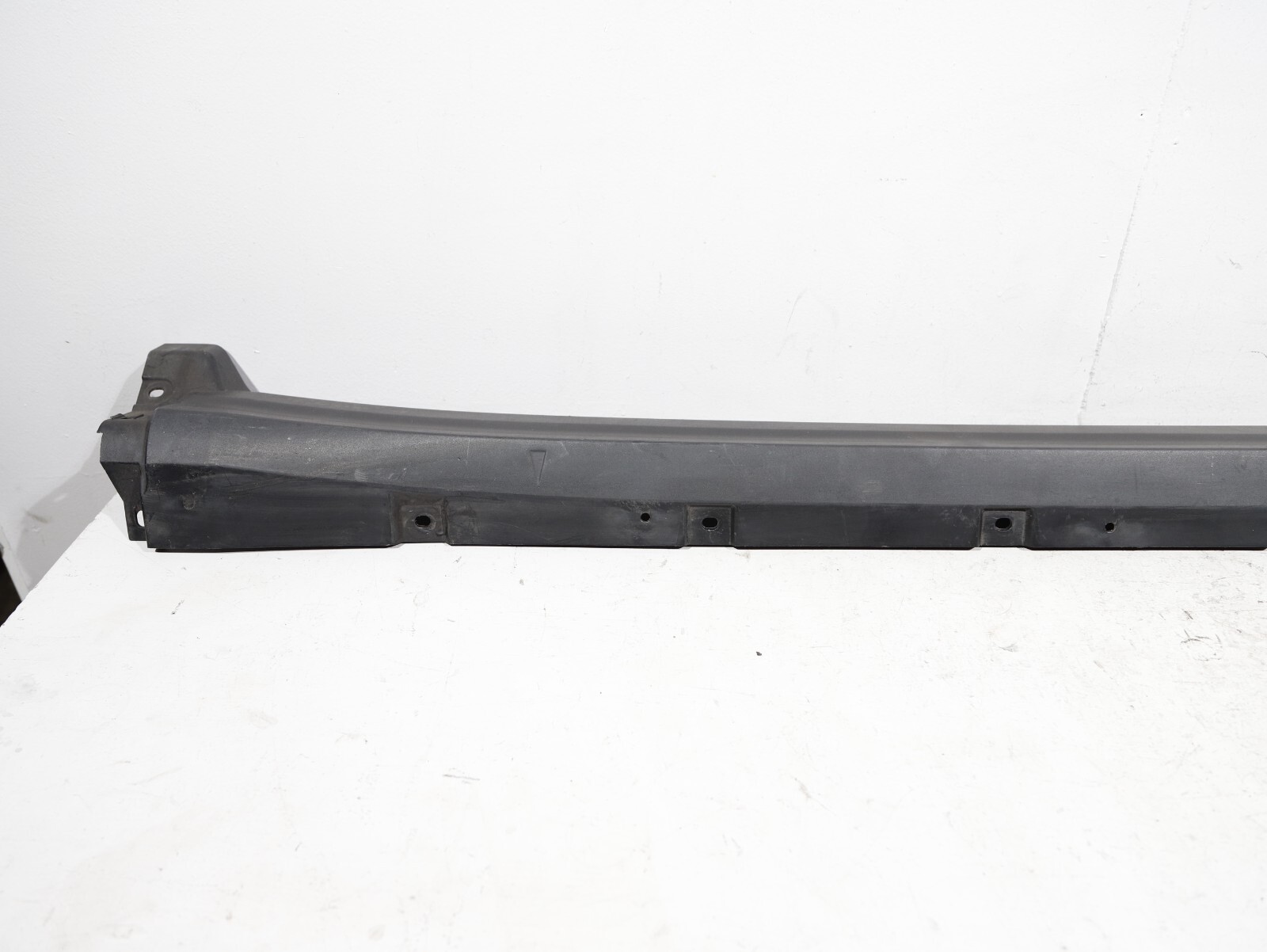 2017-2022 MASERATI LEVANTE LEFT SIDE SKIRT ROCKER MOULDING OEM 670040336 NOTE*