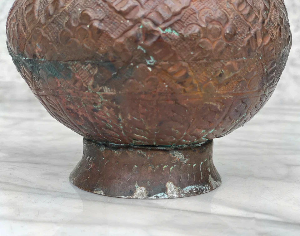 Vintage Middle Eastern Repousse Copper Floral Motif Bud Vase - Image 4 of 4