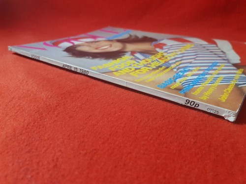 VOGUE Magazine : 15th April 1980 : CAROL ALT : Vintage Fashion - Picture 3 of 14