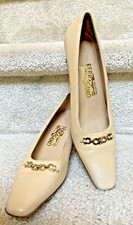 SALVATORE FERRAGAMO Women  s Beige Cream Leather Pumps Vintage 8 1/2 AA