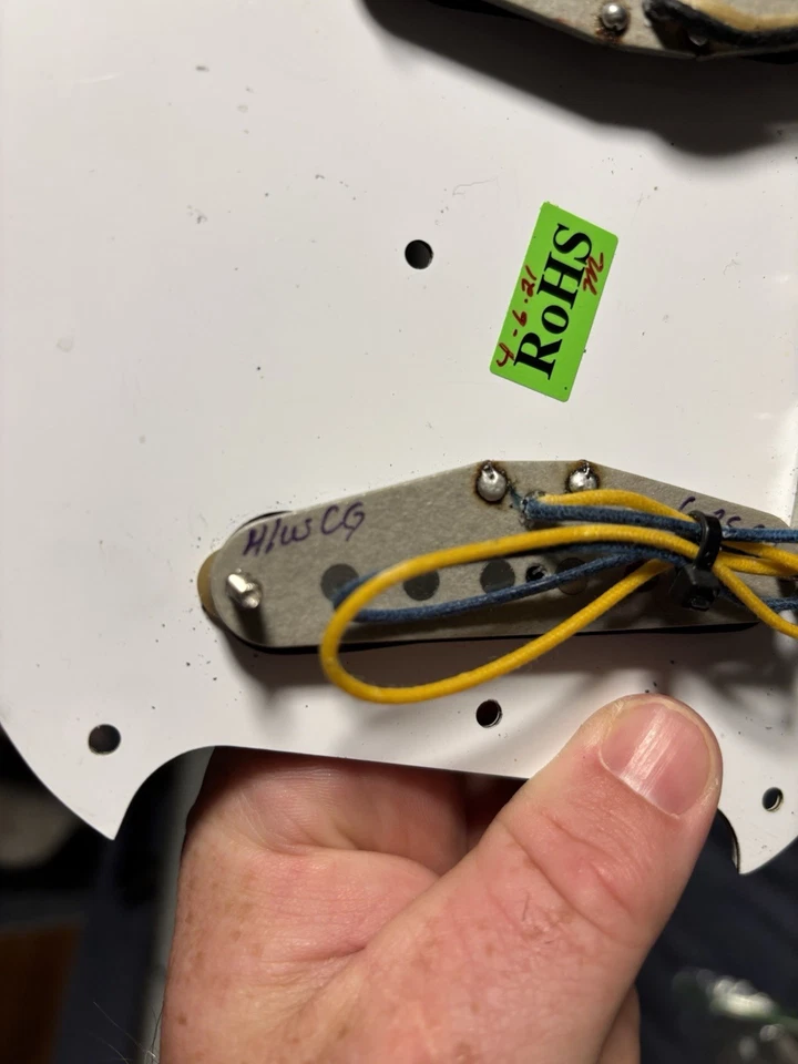 Golpeador Fender Custom Shop 67 Mustang cargado y pastillas vibrato para heridas manuales Foto 3 de 4