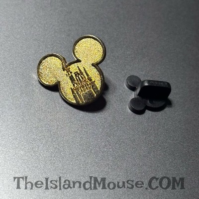 Disney Cast Member Global Ambassador Service Pin Mickey Mouse Disney Castle 2010
