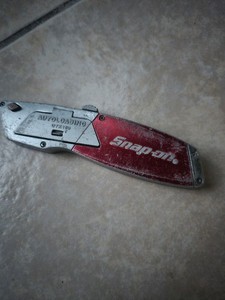 Snap-on UTK150 Autoloading Folding Utility Knife Box Cutter Red/Silver 0.75"