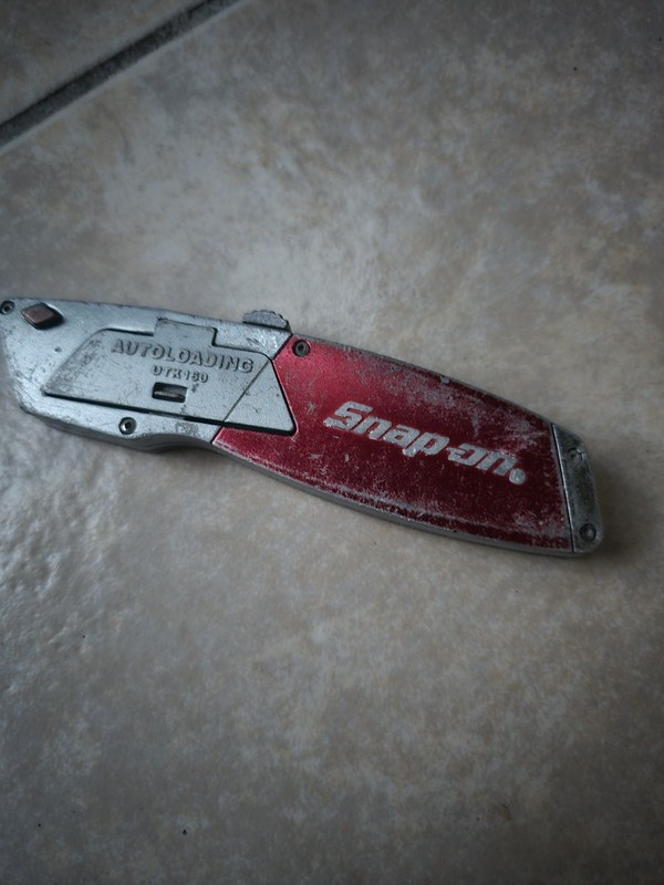 Snap-on UTK150 Autoloading Folding Utility Knife Box Cutter Red/Silver 0.75"