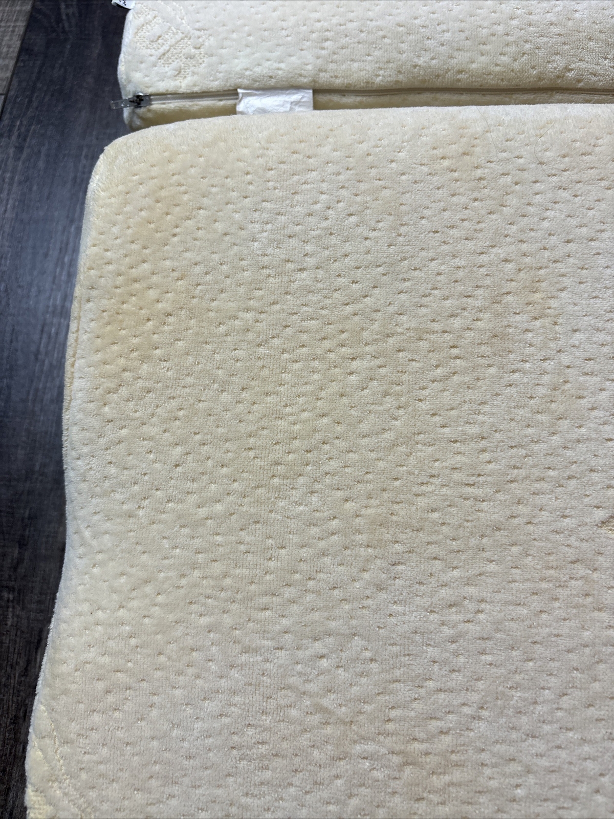 Tempur Pedic Neck Pillow 23x13x5 Preowned Zippered Protector Case Set