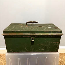 Vintage Green Metal Storage Tool Tackle Fishing Box w tray & lock loop Rustic XL