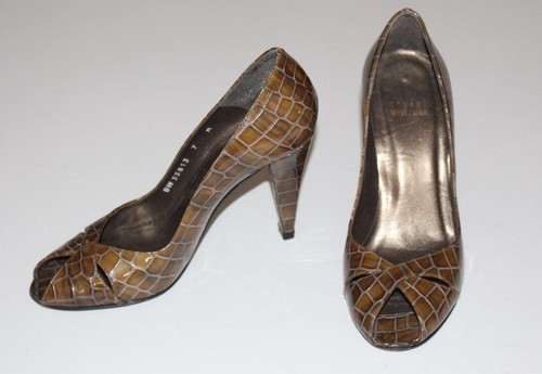 Stuart Weitzman 7 M Gris Oliva Patente Punta de Peep Bomba 3,75 Tacón Suela de Cuero España - Imagen 7 de 12