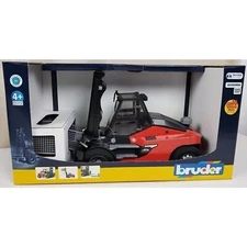 Bruder Linde HT1600 Forklift with 1 Pallet and 3 Crates 1:16 Scale