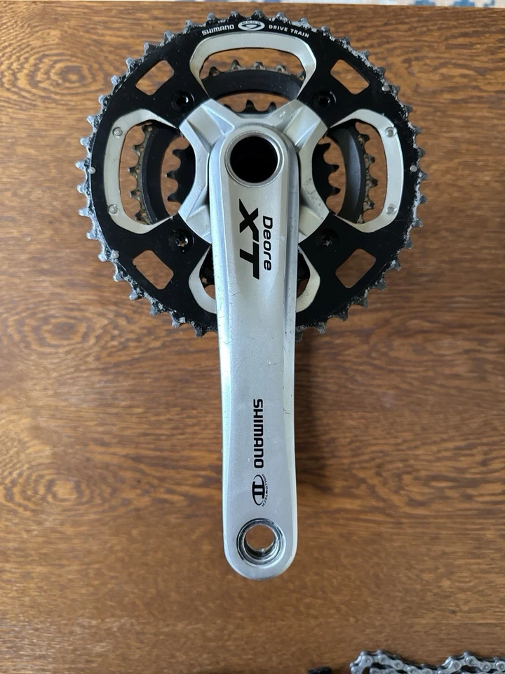 Gruppo Shimano XT 770 con staffa inferiore XTR, cassetta e catena nuova - Immagine 2 di 4
