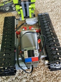 LEGO TECHNIC: RC Tracked Racer (42065)