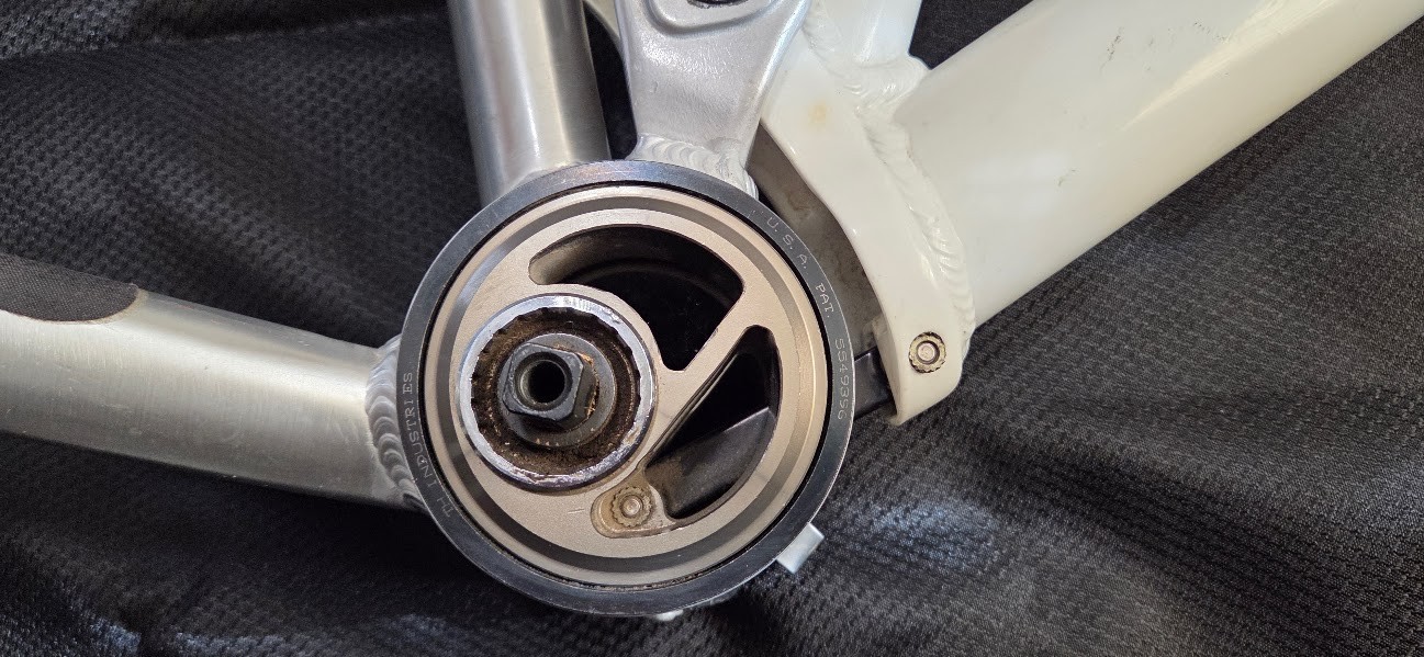 1999 GT XCR 3000 Medium Frameset With Shock