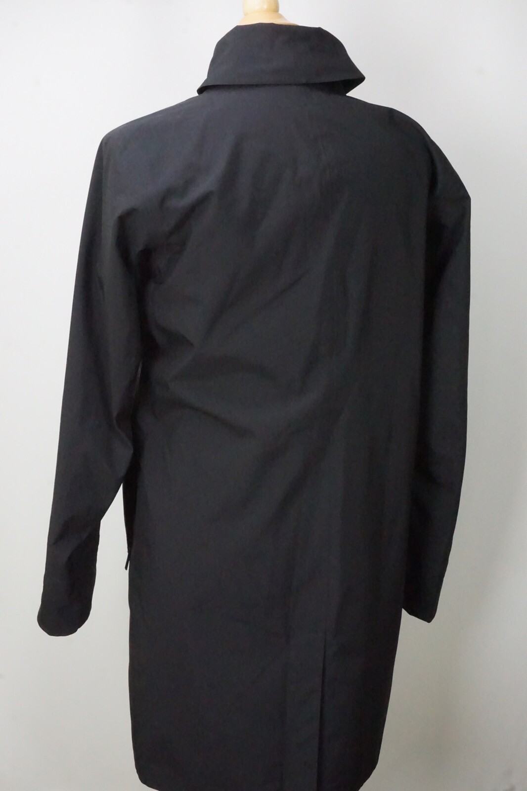 ARC'TERYX Giacca impermeabile lunga leggera Arcteryx Veilance nera taglia L