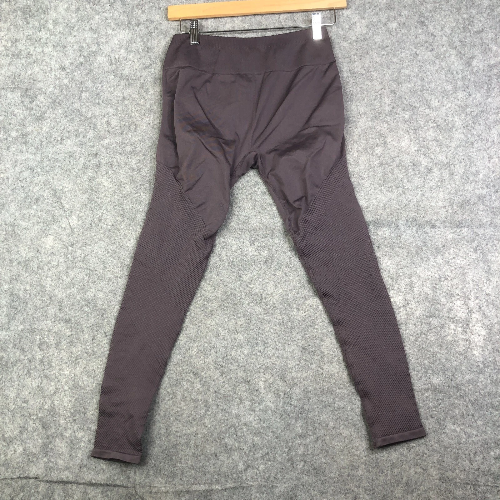 fabletics mid-rise seamless ribbed 7/8 yoga leggings