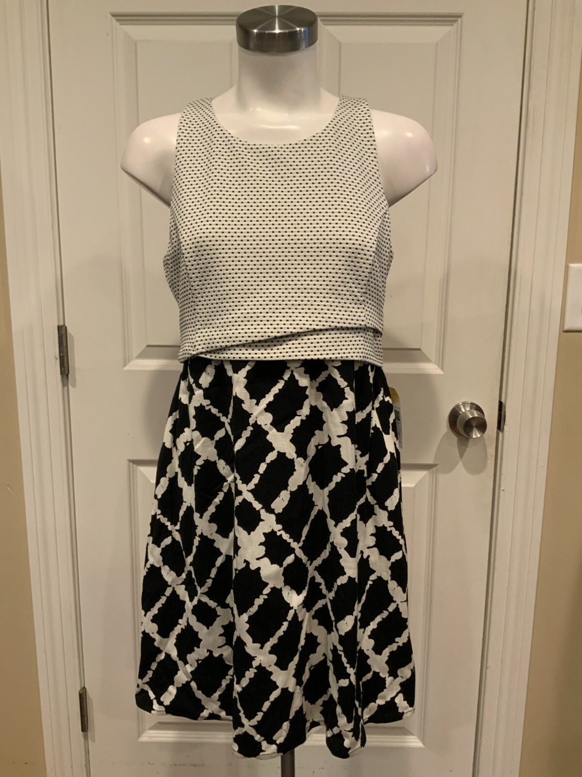 Tabitha Black & Cream Patterned Sleeveless Fit & … - image 1