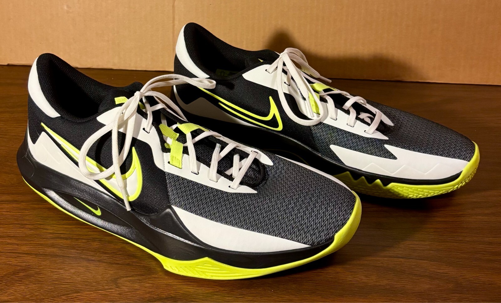 SAOLA Nike Precision 6 DD9535 009 Sneaker Uomo TG 14 Nero Volt Sail Scarpe da Basket