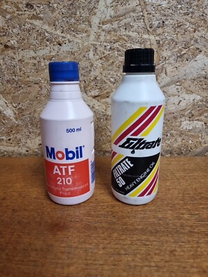2x Vintage Kunststoff Ölflasche Blechdose Filtrat 50 Schwer Motoröl Mobil ATF 210