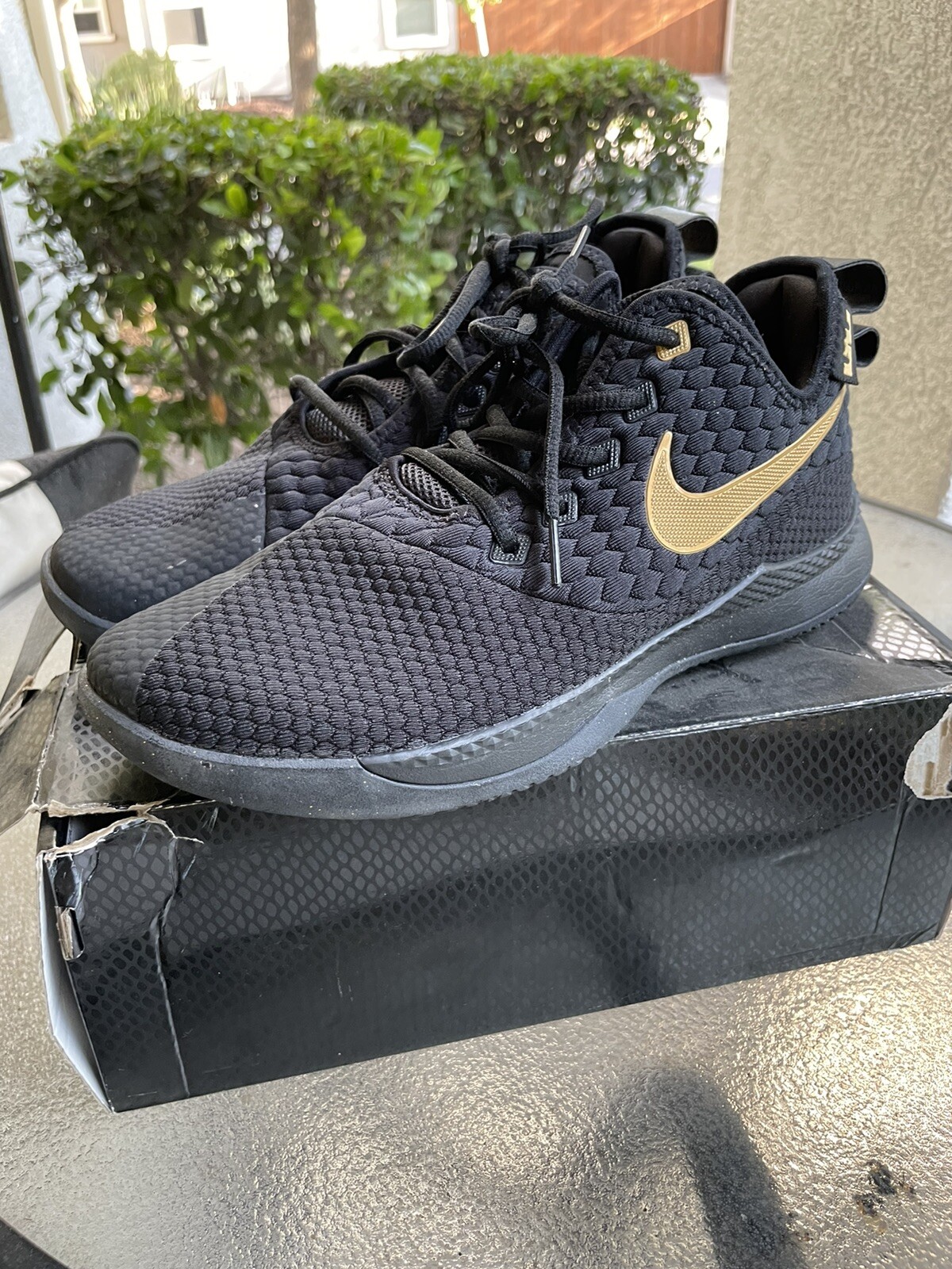 Fanático Aislar Injusticia Size 8 - Nike LeBron Witness 3 Black Gold Gently Used | eBay