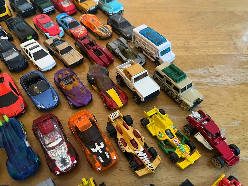 ¡HABITACIÓN! Lote de 90 coches diecast - Hot Wheels, etc. - Lambo, Jaguar - ¡Buen estado! Foto 4 de 4