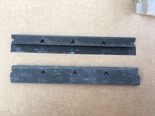 2x KLAMMERLEISTE KLEMMLEISTE Audi Oldtimer  80 Typ82 ? 825863249A (A282)Neu NOS 