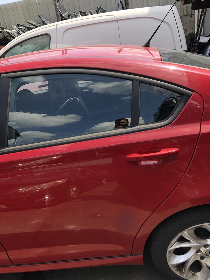 MG MG6 2014 REAR DOOR PASSENGER LEFT SIDE IN RED - Image 3 of 3