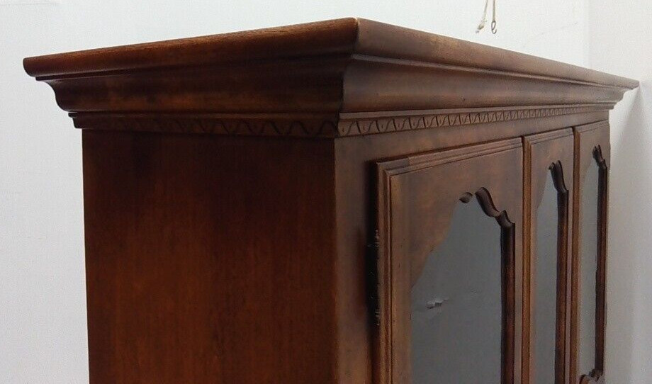 Ethan Allen French Country China Cabinet Hutch Breakfront  Antiqued Glass