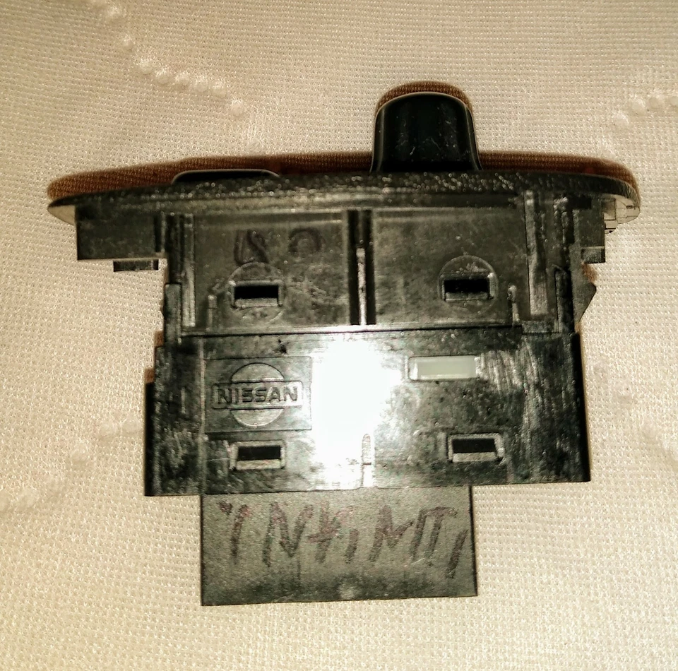 92 93 94 95 96 97 Nissan Infiniti J30 Mirror Switch #9 - Image 2 of 4