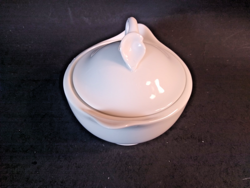 Mikasa Classic Flair White Sugar bowl with open handle on lid - Picture 5 of 7