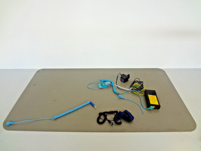 Antistatik ESD Matte 90x52cm  in Industriequalität + Manschette + Stecker +