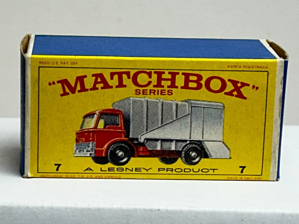 Matchbox No. 7 Ford Garbage Truck with Original Box, Nice - Image 3 of 4