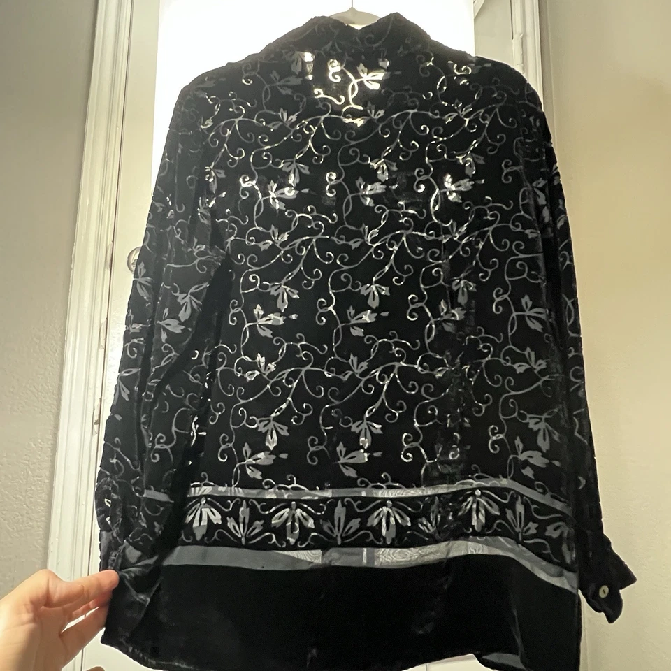 Blusa de Terciopelo Valerie Stevens Petites PM Negra Floral Botón Frontal Mezcla de Seda LS Foto 2 de 4