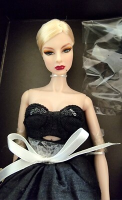 Integrity Toys FR 'Dressing The Part' Agnes Von Weiss 2006 NRFB EXTREMELY RARE
