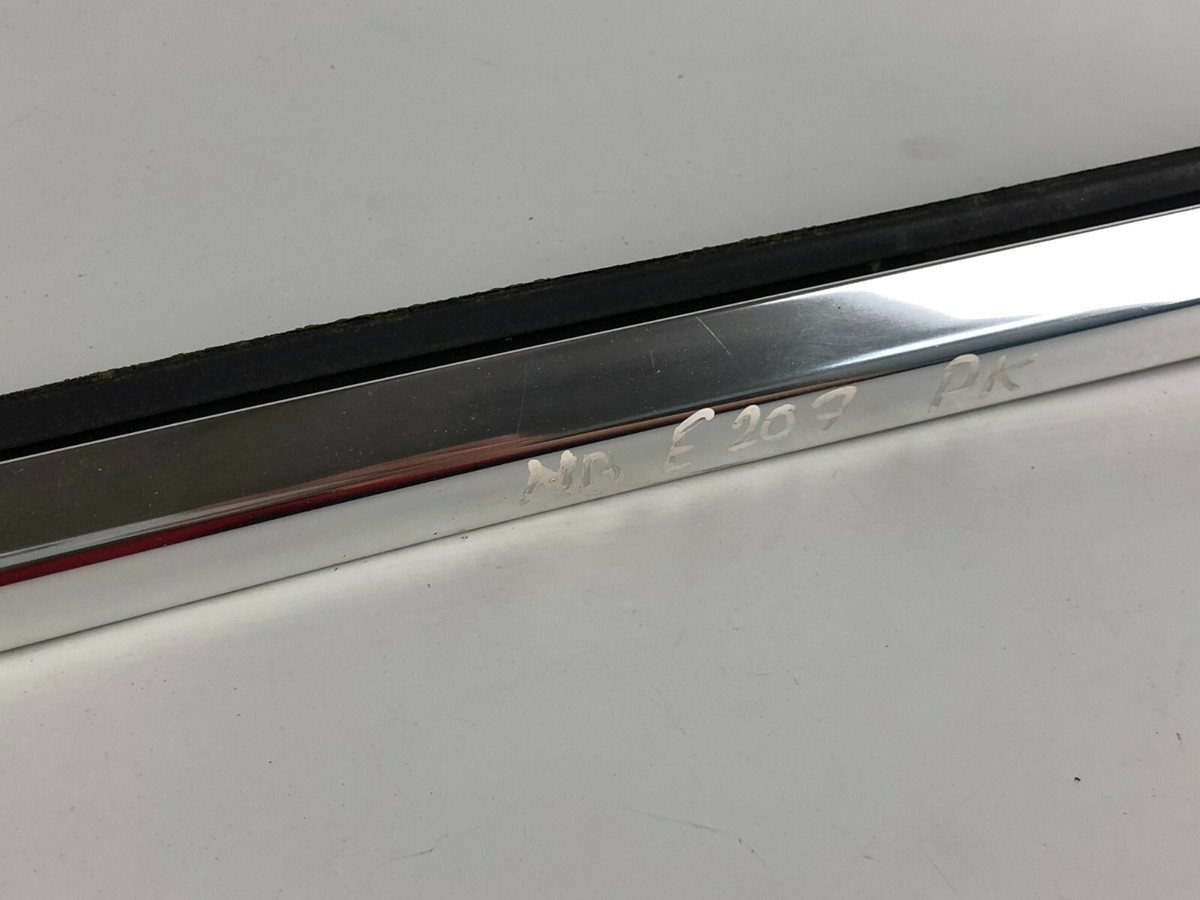 Mercedes Benz E207 Front Left Side Moudling Trim Unit 