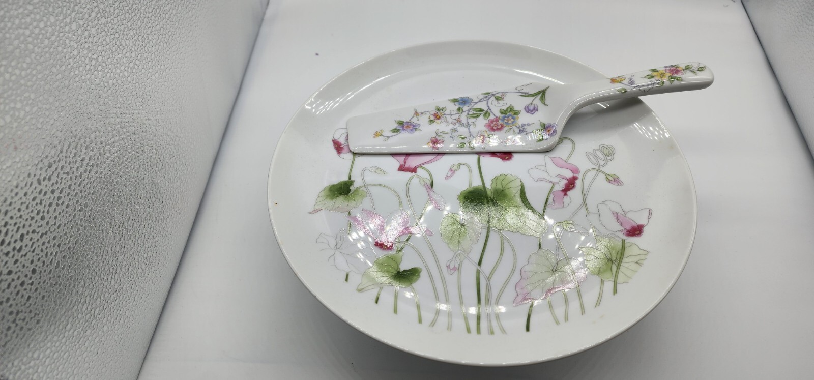 Cake Pedestal and Server Andrea by Sadek