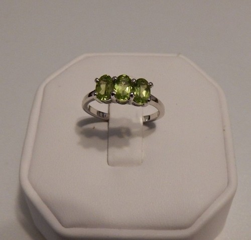 Size 7 Three Stone 1.32cts Genuine Changbai Peridot Sterling Silver Ring - Picture 7 of 11