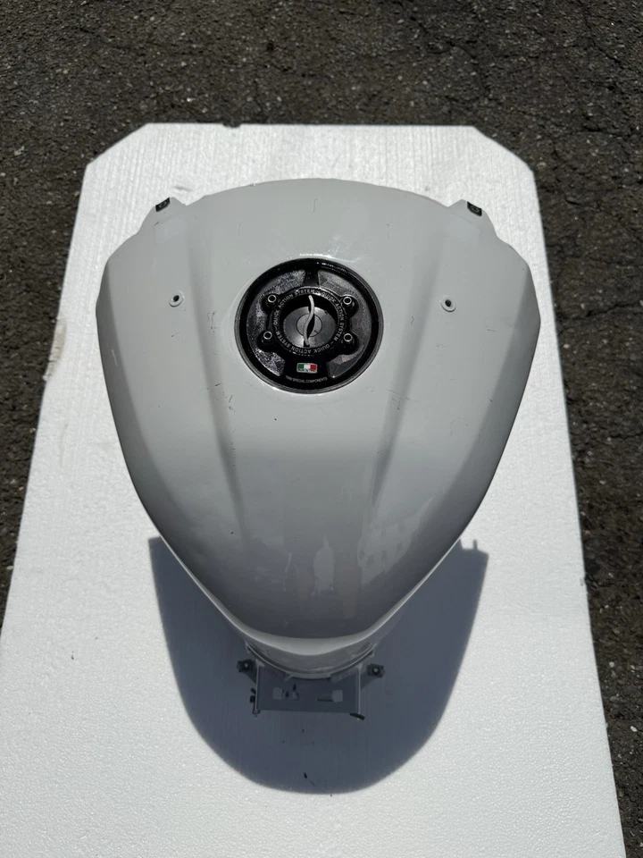 20-24 BMW S1000RR S1000 M1000RR M1000 Gas Tank Fuel Petrol Reservoir 21 22 23 24 - Image 3 of 4
