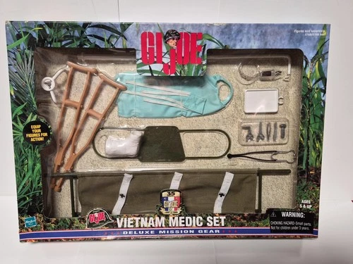 G.I. Joe Vietnam Medic Set Deluxe Mission Gear 1999 Hasbro 57600