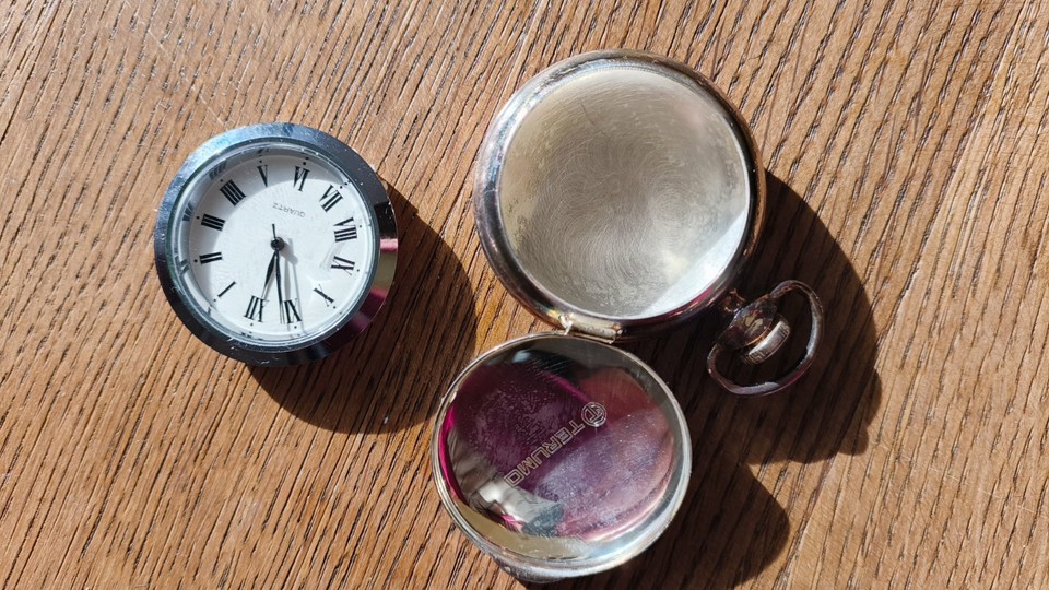 Orologio da taschino al quarzo souvenir con logo simbolo massonico dorato in argento, numeri romani, quadrante rotondo, orologio da taschino con ciondolo di lusso  1511