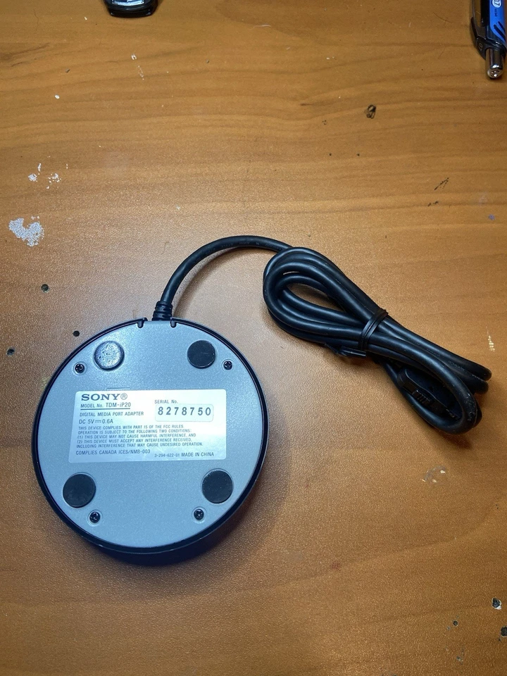 Adaptador de puerto de medios digitales Sony modelo TDM-IP20 base de carga Apple iPod - ¡BONITO! Foto 2 de 2