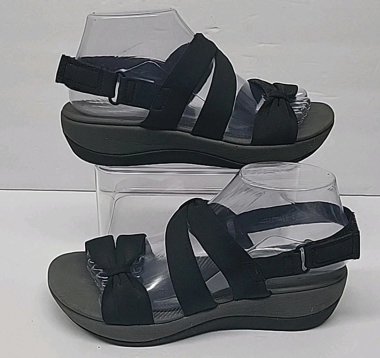 Sandali Clarks Cloudsteppers donna taglia 7 M Aria Mae neri in tessuto con zeppa e cinturino