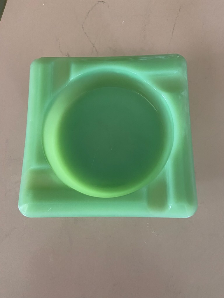 アンティーク雑貨 Fire-King Jadeite Square Ashtray Marked Fire King jadeite 4 1/4