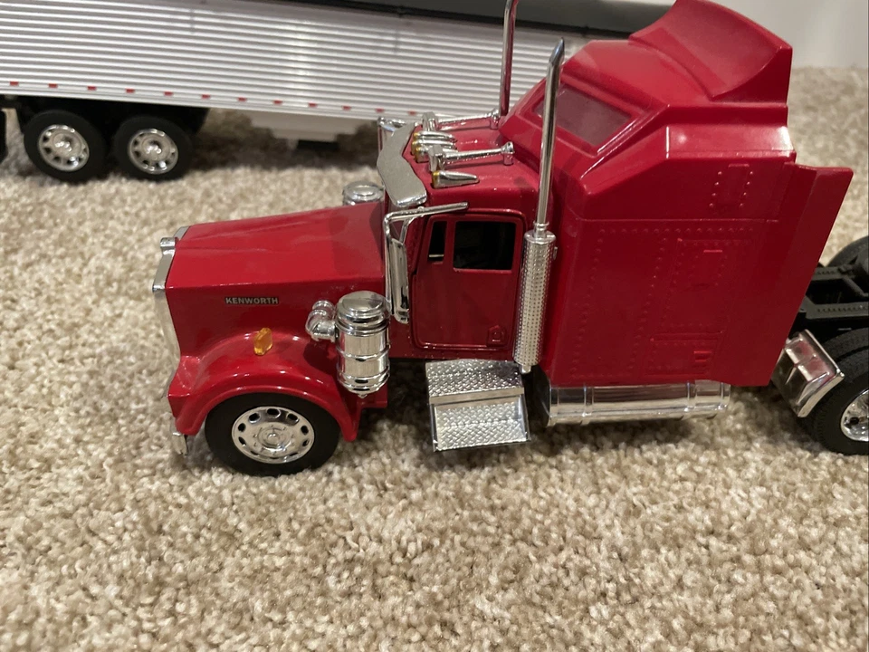 Kenworth W900 Truck Tractor Red 1/32 Diecast Model by New Ray RARE  - Image 4 of 4