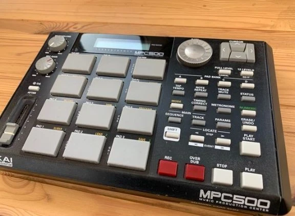 Akai MPC 500 mit 128 RAM Upgrade und 2 GB Speicherkarte - Deutsche Anleitung Top - Bild 4 von 4