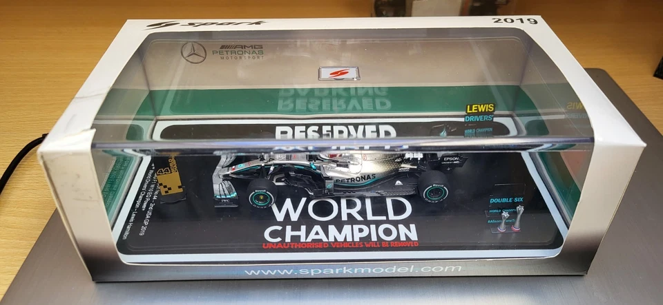 Mercedes Petronas 2019 1-43 HAMILTON - Bild 3 von 3