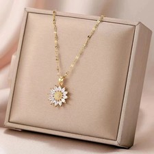 Flower Pendant Necklace for Women, Gold Tone Chain, Shiny Zircon, Simple Chic Fa