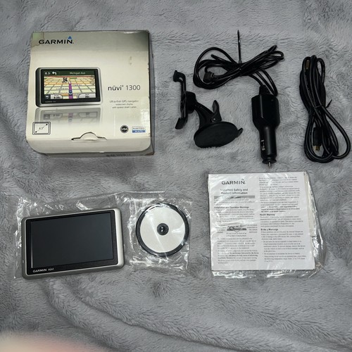 Garmin nüvi 1300 Automotive Mountable GPS - Picture 1 of 5