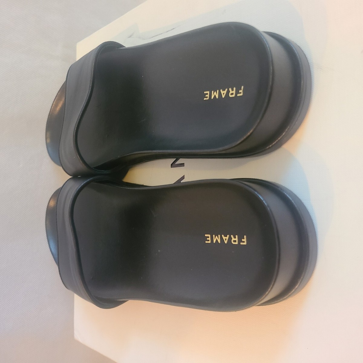 NWOB NEW Frame Le Osborne Leather Slides Sandals in Black 