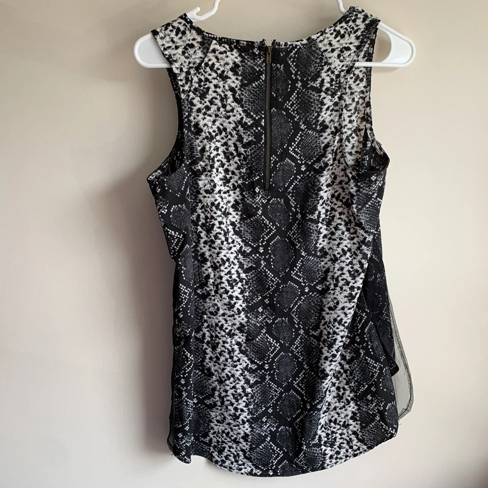 Blusa sin mangas estilo RD de piel de serpiente estampada con cremallera trasera talla pequeña Foto 4 de 4